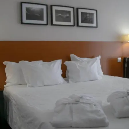 מלון Inatel Flores 4*